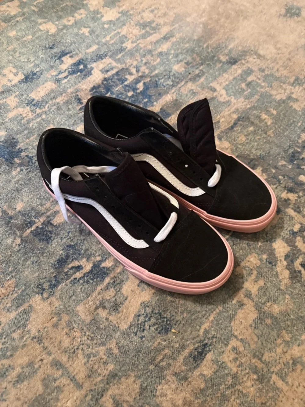 Vans Women's Black Low-Top Sneakers with Pink Sole and White Stripe - Picture 1 of 6